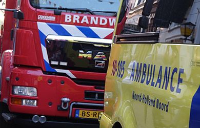 Ambulance spoedrit naar Hendrick Sorchstraat in Rotterdam