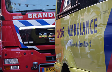 Ambulance spoedrit naar Bierkade in Den Haag