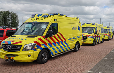 Ambulance spoedrit naar Voetjesstraat in Rotterdam