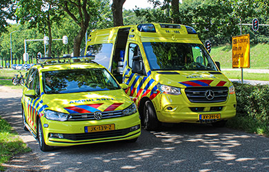 Ambulance spoedrit naar Stationsplein in Rotterdam