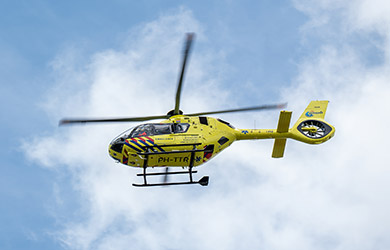 Traumaheli opgeroepen naar Hoofdweg in Rotterdam