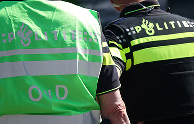 Politie en gemeente houden verkeerscontrole op het ZKD-gebied in Den Haag